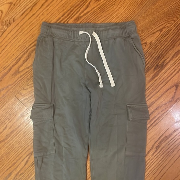 Monrow Woman’s Army Green Joggers Size XS - Picture 3 of 6